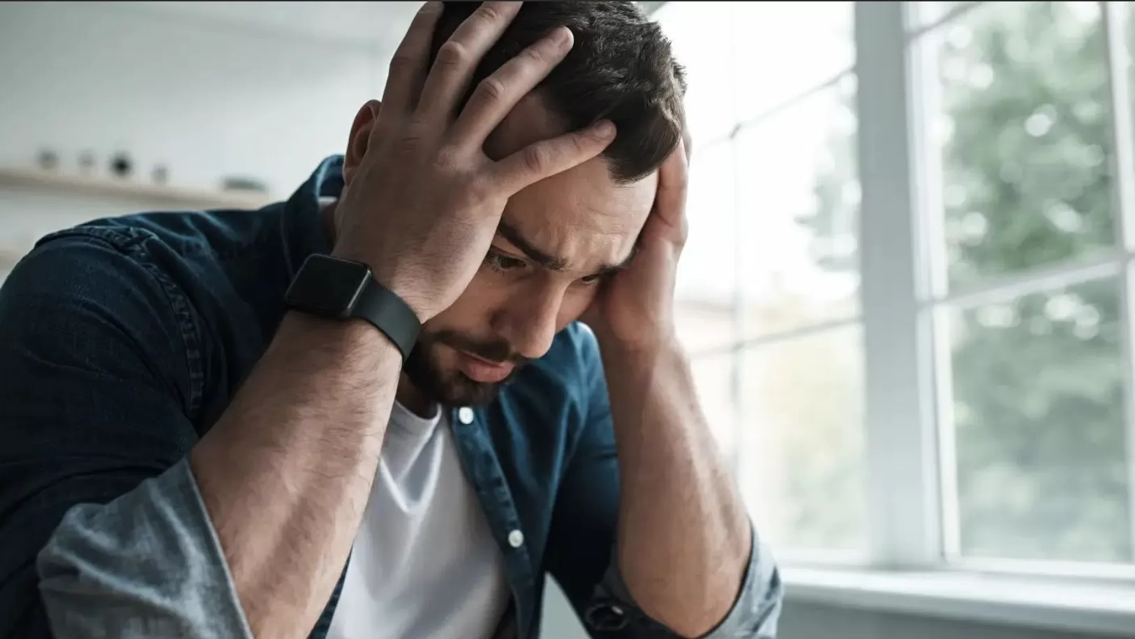 ¿Siempre está preocupado aunque todo vaya bien? Podría tratarse de ansiedad funcional