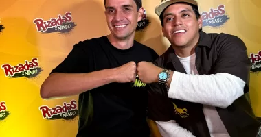 ¡PILAS QUE ESTAS PAPAS VUELAN! Nutresa  presenta la colaboración con más flow del año: Rizadas y El Mindo lanzan Papi-Q BBQ